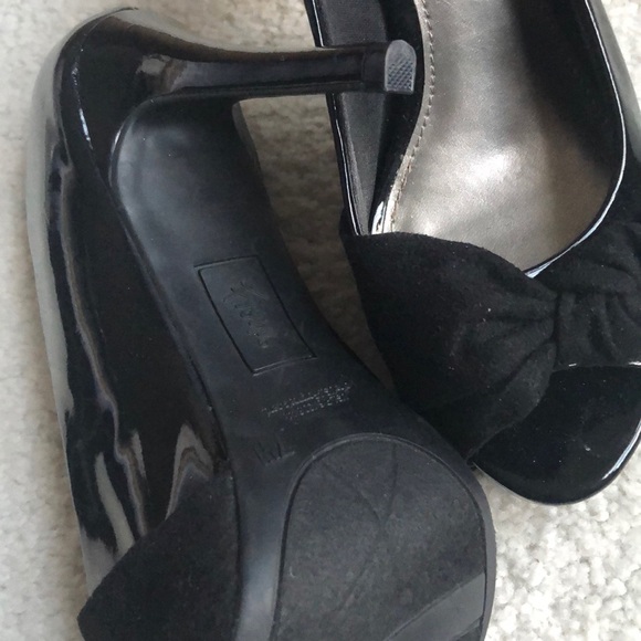 Fiona 4 1/2” Heels. Blk Pat. Leather/Faux Suede - Picture 6 of 7